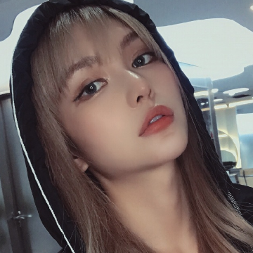 周扬青模仿lisa有多拼？故意染一样发色，呈现的效果却大不同