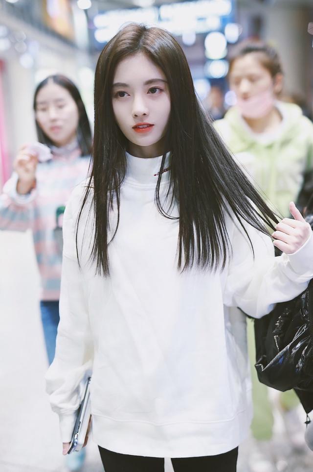 真正发质好的女生，很少扎马尾和丸子头，这些发型才是“心头爱”