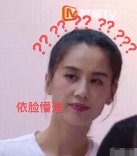 黄圣依站姿太社会了吧！配上这个不屑脸，伊能静在她面前也要忌惮三分