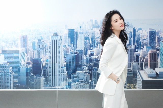 漂亮气质大方美女明星刘亦菲白色西装时尚魅力写真
