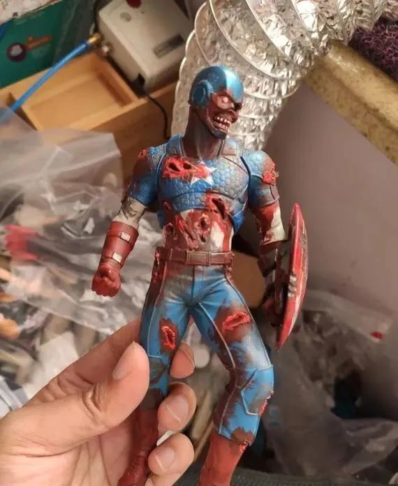 模玩控:丧尸版美国队长重涂模型作品