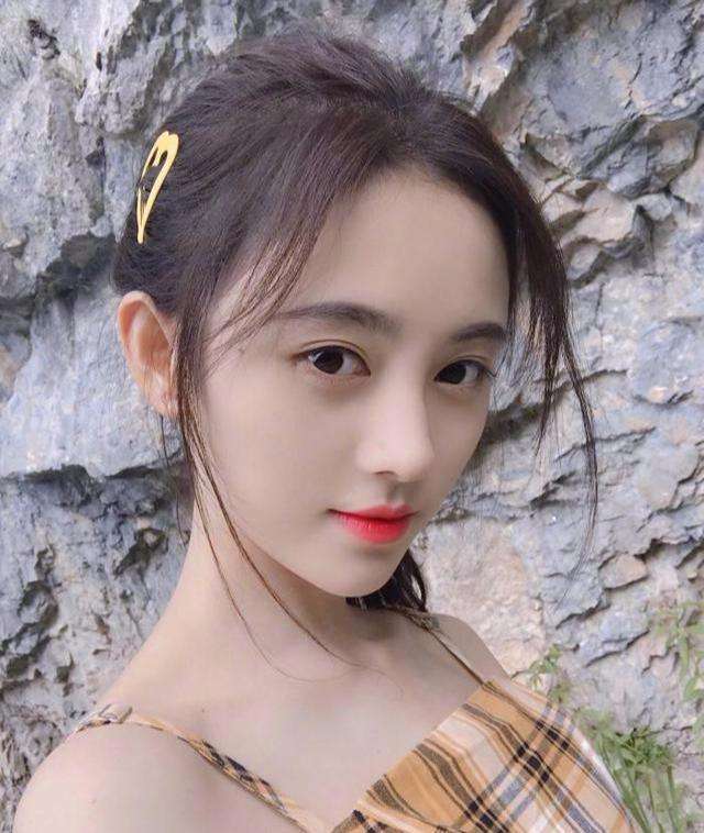 有四千年美女的鞠婧祎首次回应为何被称作千年难得一遇的美女