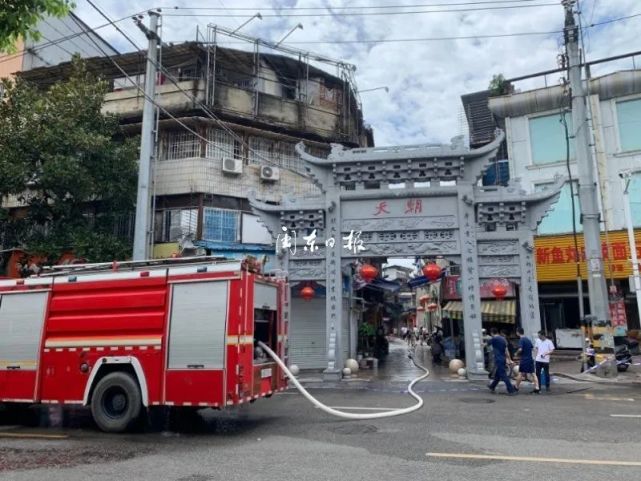 〔宁视频·现场〕宁德蕉北崇文社区北门街民房发生火灾 多栋民房被