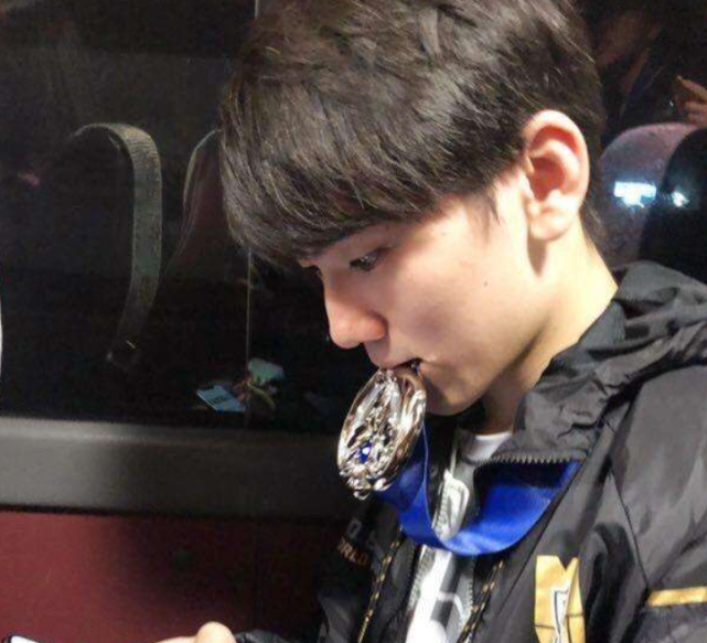 电竞比分网神鹿｜V5选手会回到JDG吗？V5能原班人马进季后赛吗？