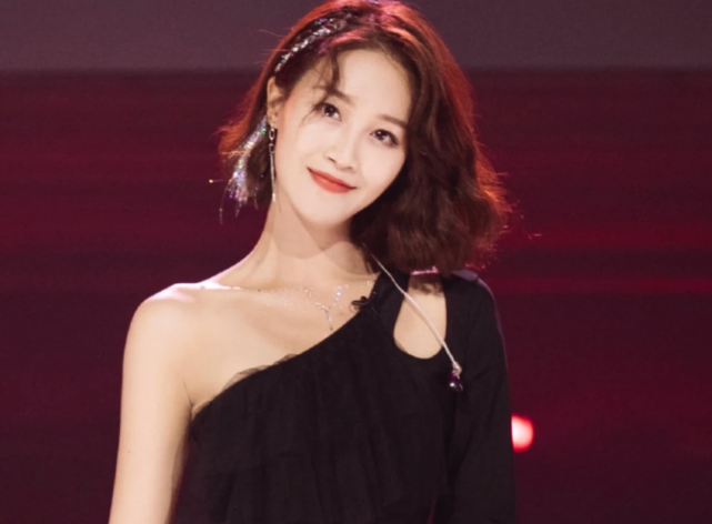《浪姐》中的30岁女明星,像极了当代"社畜",有苦说不出
