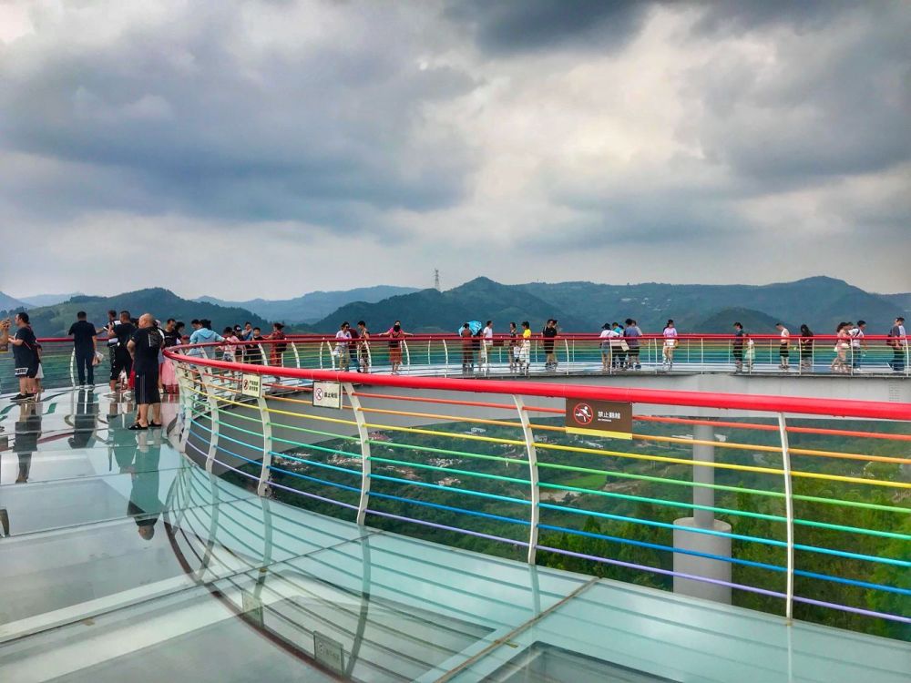 成都丹景台,可远眺四川第二大湖泊三岔湖,玻璃栈道最受游客欢迎