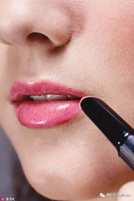 颖宝色目测会火！“轮廓玫瑰唇”气质满分颜值刷新
