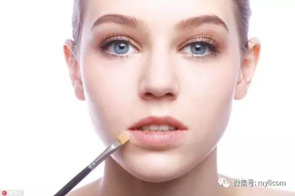 颖宝色目测会火！“轮廓玫瑰唇”气质满分颜值刷新