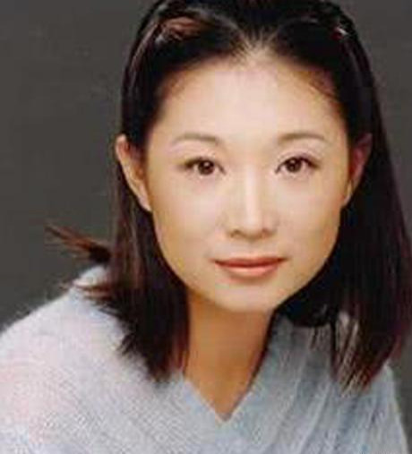 她是央视主持人,因前夫有怪癖离婚,嫁小6岁影帝老公