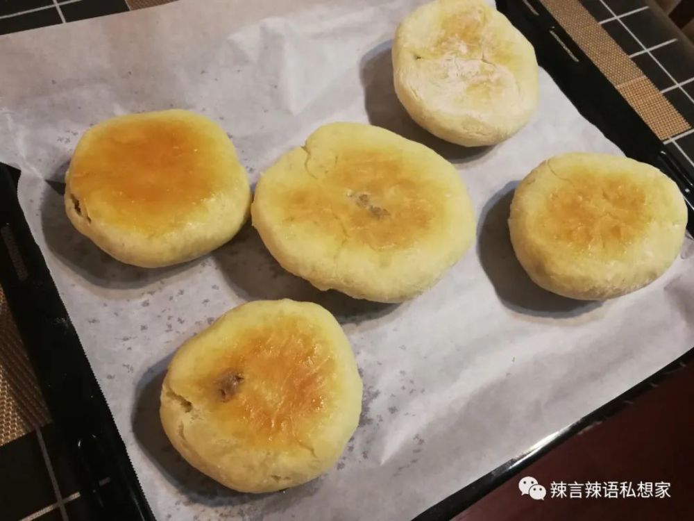 把"蚂蚁上树"包进饼里,这款烤饼当早饭还真省事又好吃