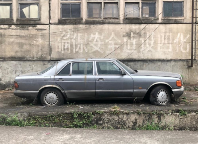 难得一见的奔驰500sel,香港引进的右舵车,挂绝版86式