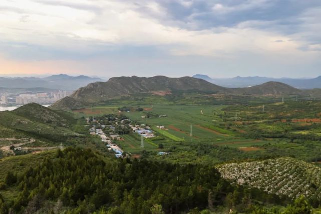 登顶麒麟山,极目朝阳城