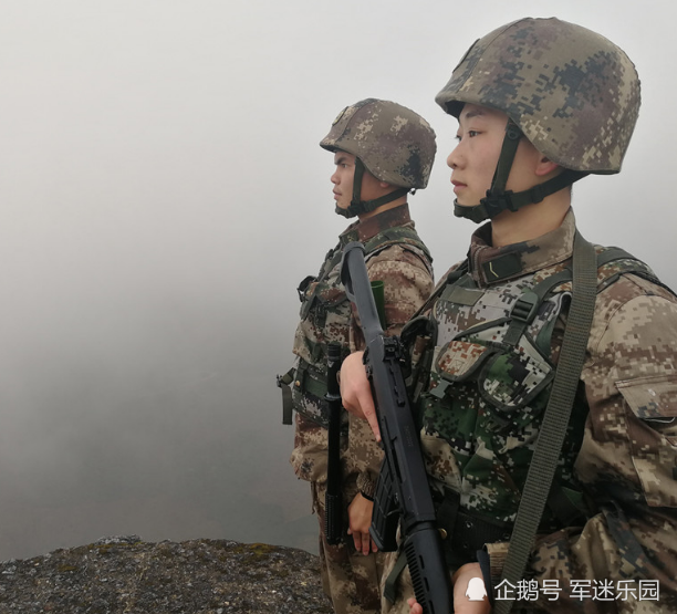 我国士兵站岗时,为啥2个士兵就只配一把枪了?24年前的