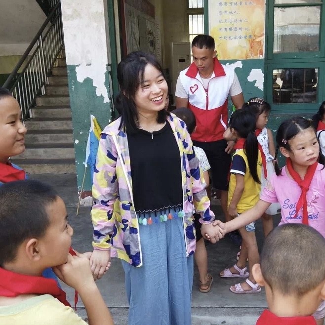 追忆西部志愿者李莎定格在大山深处的青春之歌