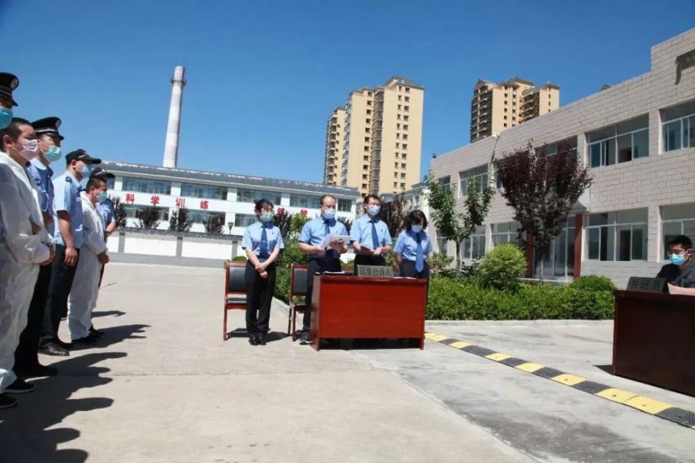 扫黑除恶华亭市检察院提起公诉的首例套路贷案一审公开宣判