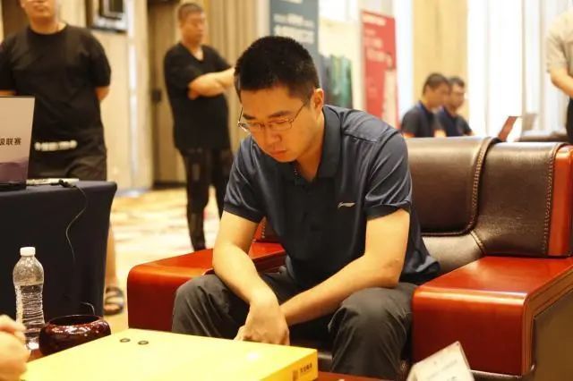 “家里的顶梁柱塌了！”——范蕴若八段意外离世