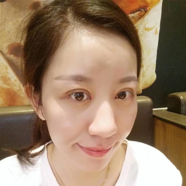 曾经那些割了双眼皮的美女,10年后会变啥样,看完还敢