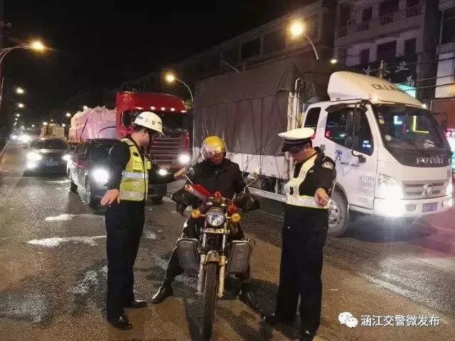 【警察故事】交警一线的"老黄牛—李玉标