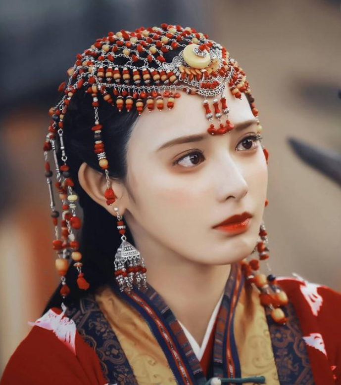 那些年惊艳了时光的女演员红衣古装造型,杨幂彭小苒惊艳十足
