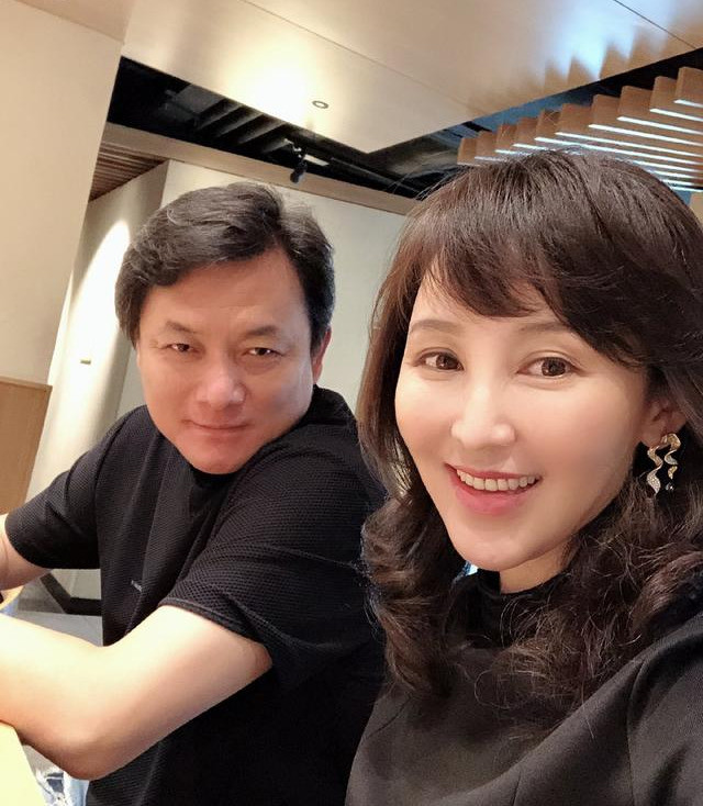 岳丽娜秉承"娘道",冒生命危险产子,称家庭完整必须要有孩子