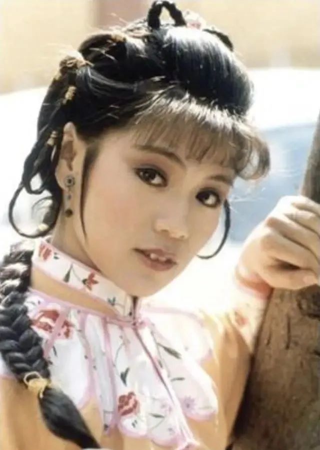 经典剧《天师执位》里林楚燕,是翁美玲最漂亮的角色造型之一