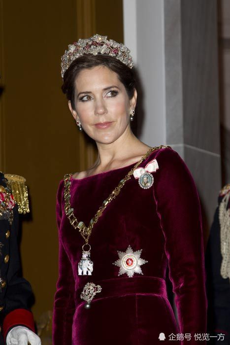 丹麦王储妃玛丽 红宝石王冠闪耀"职业生涯"
