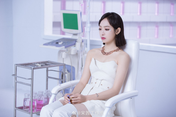 金晨、宋茜、吴宣仪的泪痣妆来啦，美不哭你算我输……