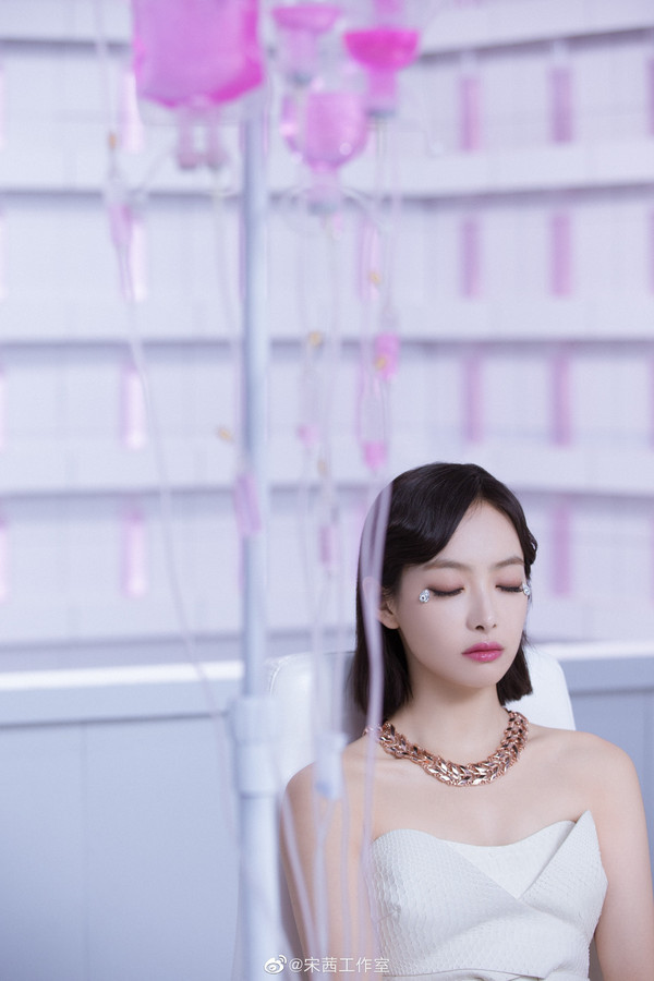 金晨、宋茜、吴宣仪的泪痣妆来啦，美不哭你算我输……