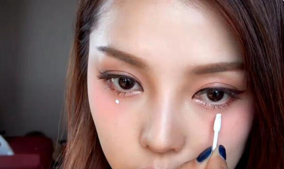 金晨、宋茜、吴宣仪的泪痣妆来啦，美不哭你算我输……
