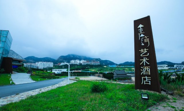 据金石湾民宿部落店长罗鑫鑫介绍,金石湾艺术酒店是集餐饮,客房,会议