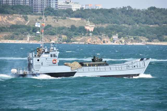 靠导弹和快艇,乌克兰海军想对抗俄罗斯,专家:有全军覆没的危险