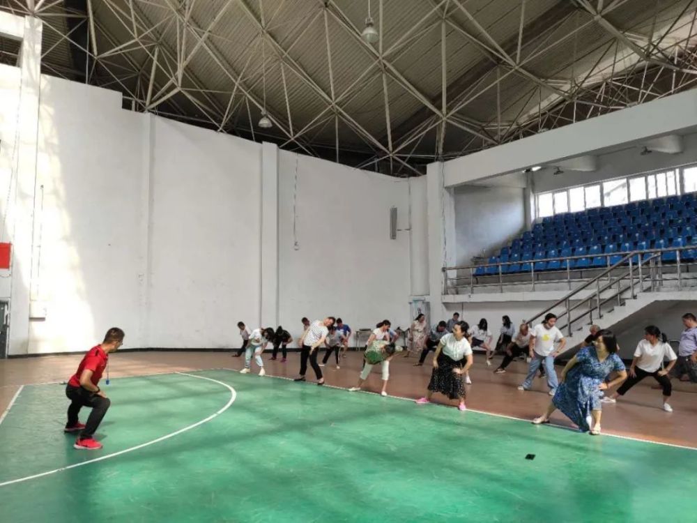 全民健身，八段锦学起来！