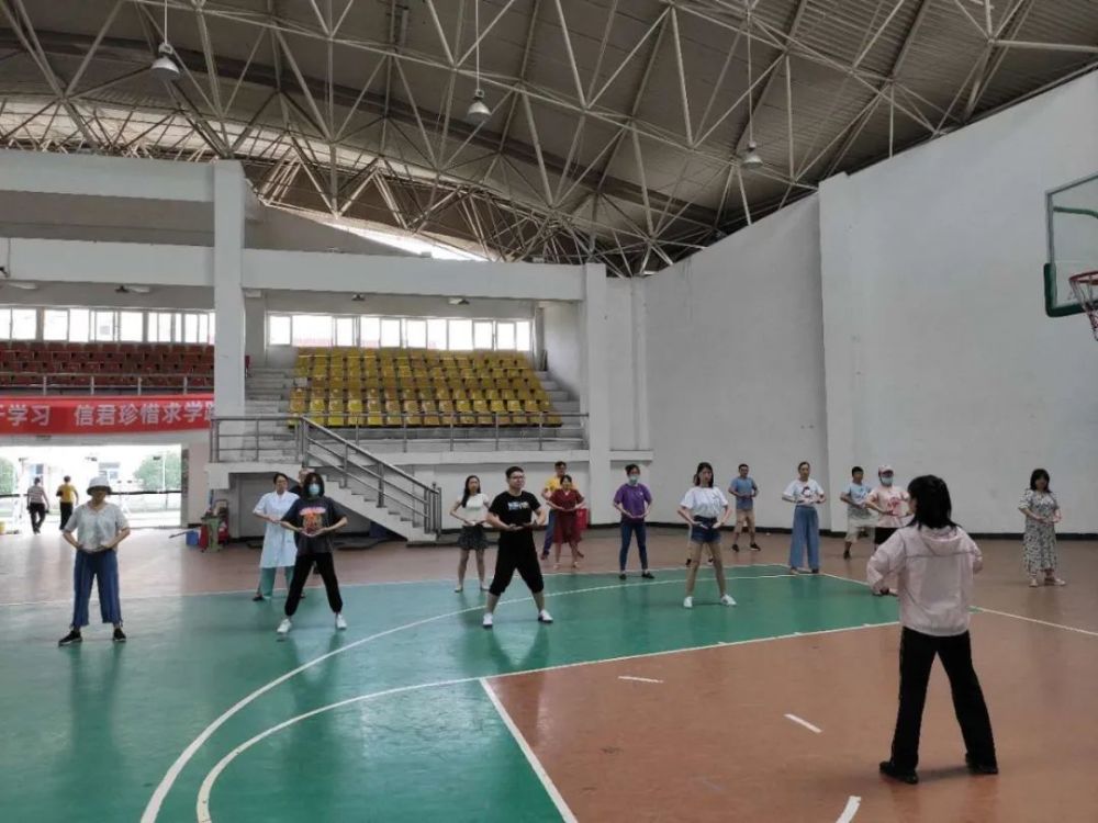 全民健身，八段锦学起来！