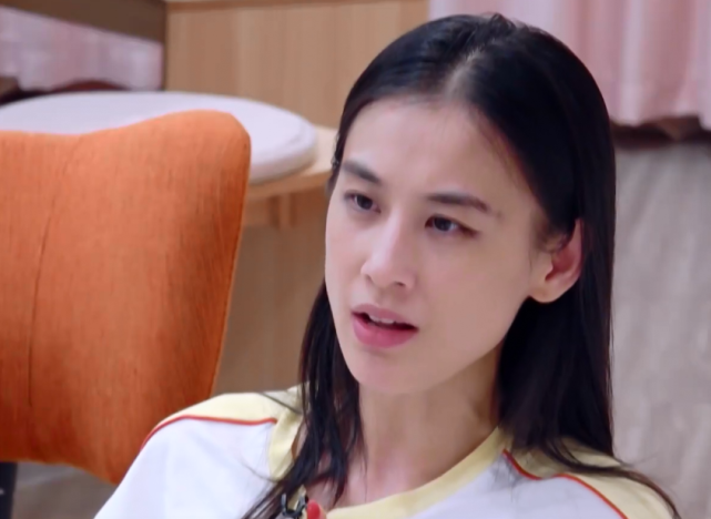 张雨绮怼蓝盈莹,黄圣依听到后大笑,这是星女郎的默契