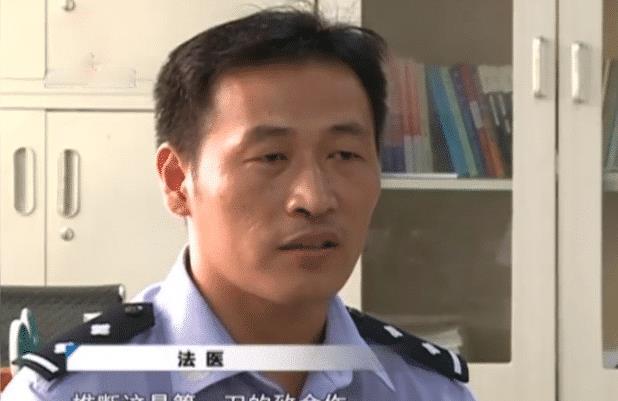 男子砍死熟睡中的儿子又砍向妻子30多刀丈夫刀准备两年了