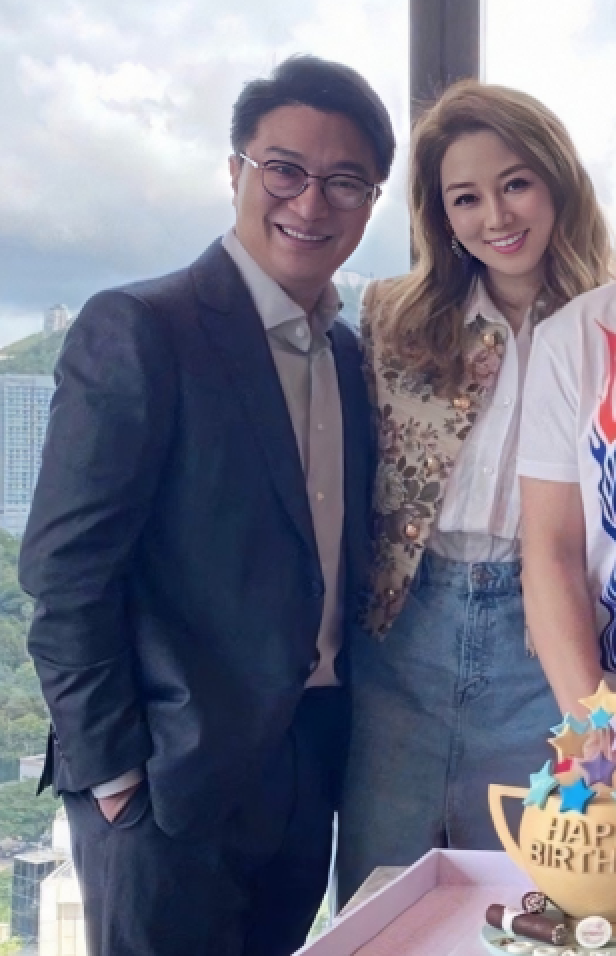 千亿媳妇徐子淇瘦了,生4个孩子不显老,同生4娃的吴佩慈状况差