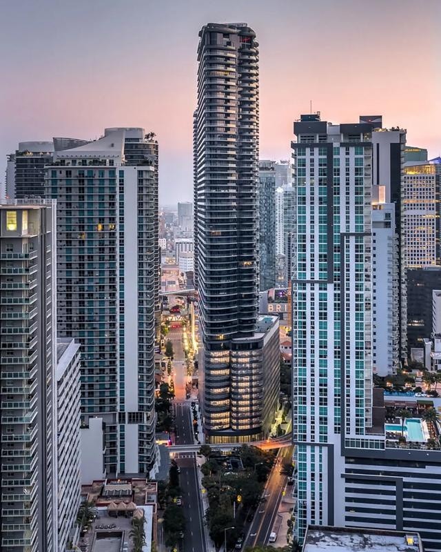 迈阿密经典城市空间—brickell flatiron 住宅塔楼