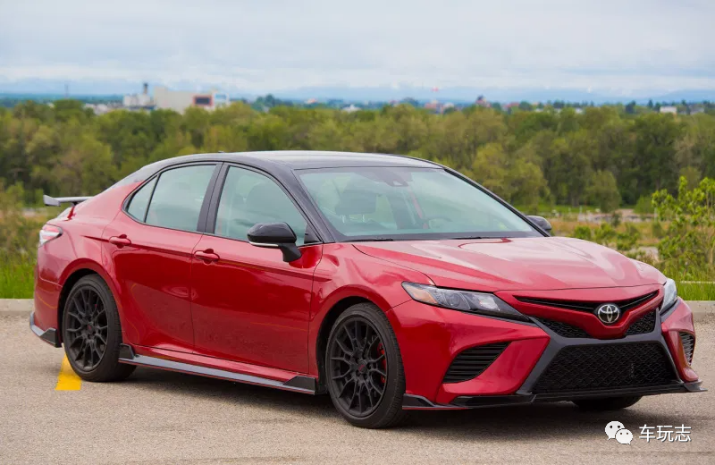 2020年丰田凯美瑞xse v6 trd:这样的四不像造型难以接受