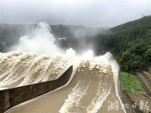 首次开启第二溢洪道,白莲河水库迎战建成以来最大洪峰
