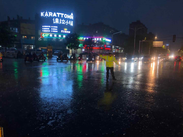 人员南昌市高新区艾溪湖南路隧道2020年7月7日23时42分南昌消防救出一