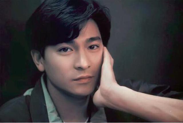 由此看来,刘德华能够成为"四大天王"之一,从80年代初期火到现在不是没