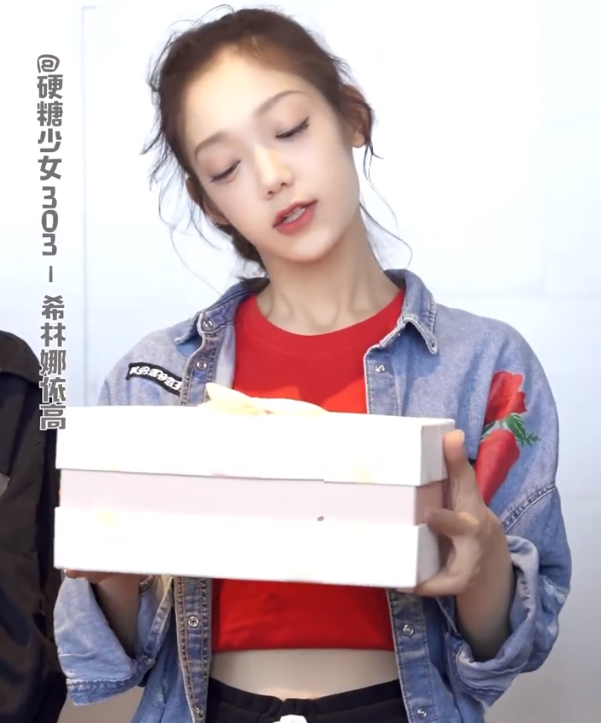 硬糖少女303张艺凡超话,硬糖少女303张艺凡 硬糖少女直播首秀:希林炫腹,张艺凡自信,陈卓璇比王艺瑾还甜