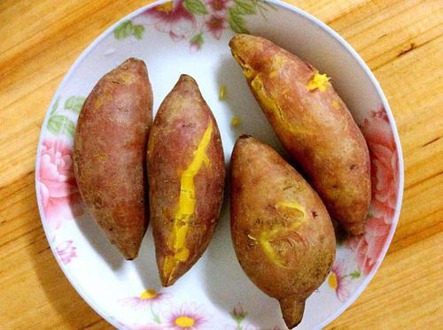 米饭和馒头谁最“长肉”？两者热量差了一倍，看看你是否选对了？