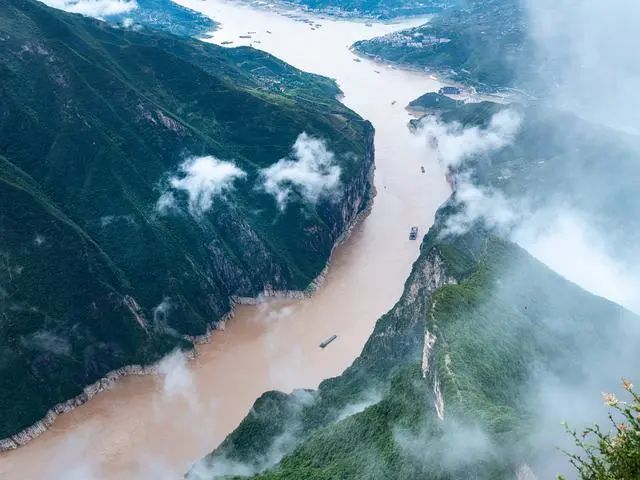 登上1388米三峡之巅,上帝视角俯瞰长江三峡