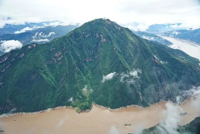 登上1388米三峡之巅,上帝视角俯瞰长江三峡