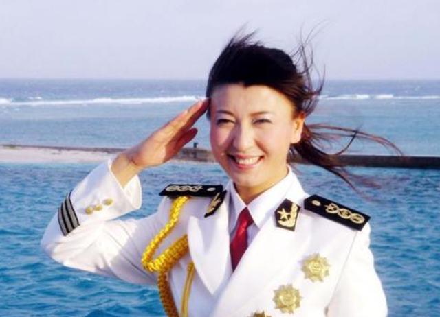 国家一级演员闫学晶,享正师级待遇,46高龄生子力保孩子