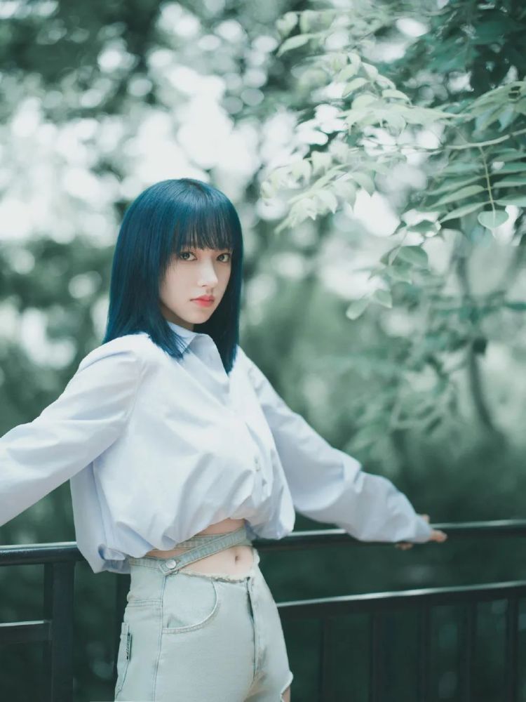 明星们的“彩虹头”发色！高颜值就是要染亮色系！