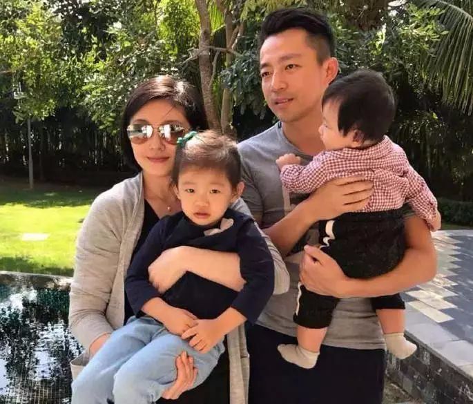 大S也难逃发福，胖回来全身都是大妈味，还剪了这种显老的短发！
