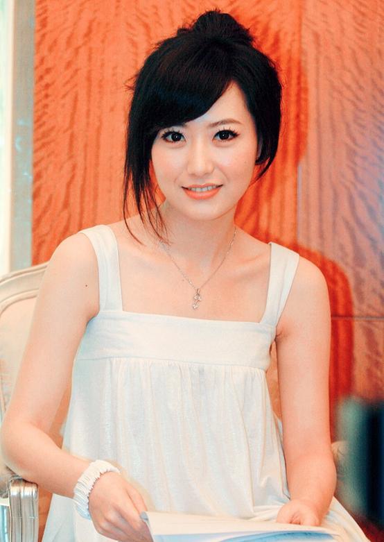 京城四美之一的白冰惊艳了多少人如今与金沙再续神话网友胡歌呢