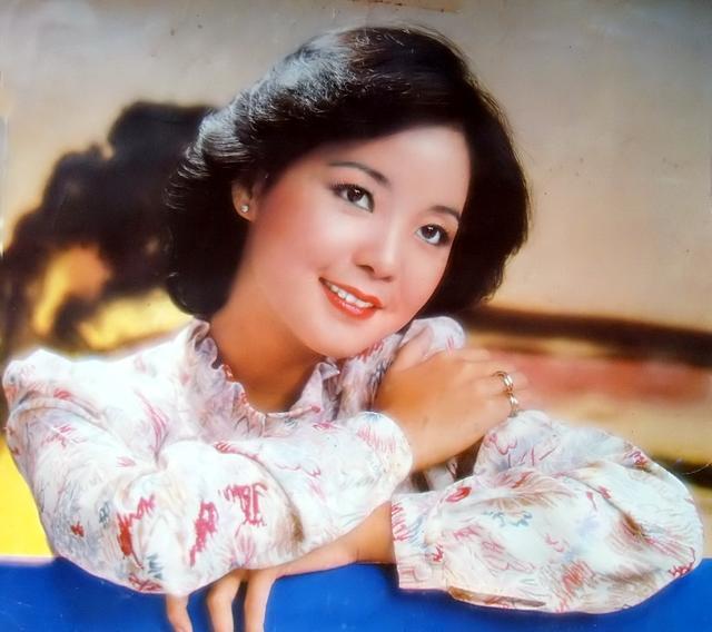 1993年,"小邓丽君"湛蓉死后遭焚尸,尸检报告却让真相